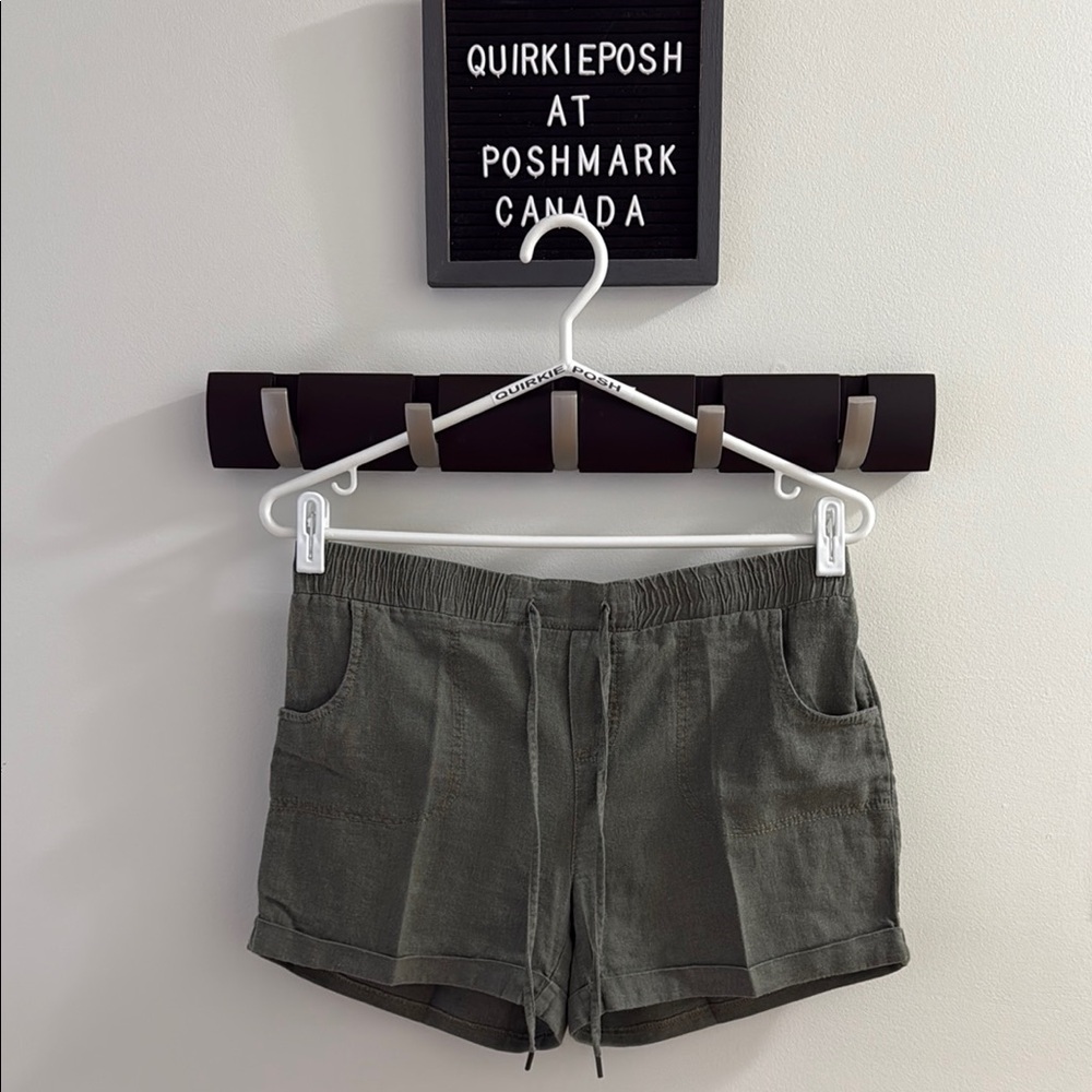 Women's Army Green Shorts linen blend size 5 with pockets, elastic drawstring.